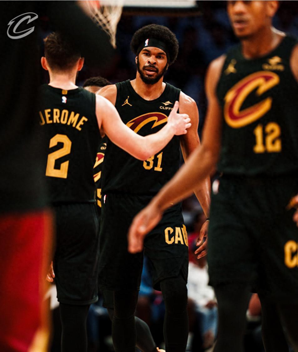 开云体育官方网站包含NBA常规赛加时末段再迎强敌；斯图加特迎来里程碑；主帅态度：引发热议；团队化学反应显著的词条