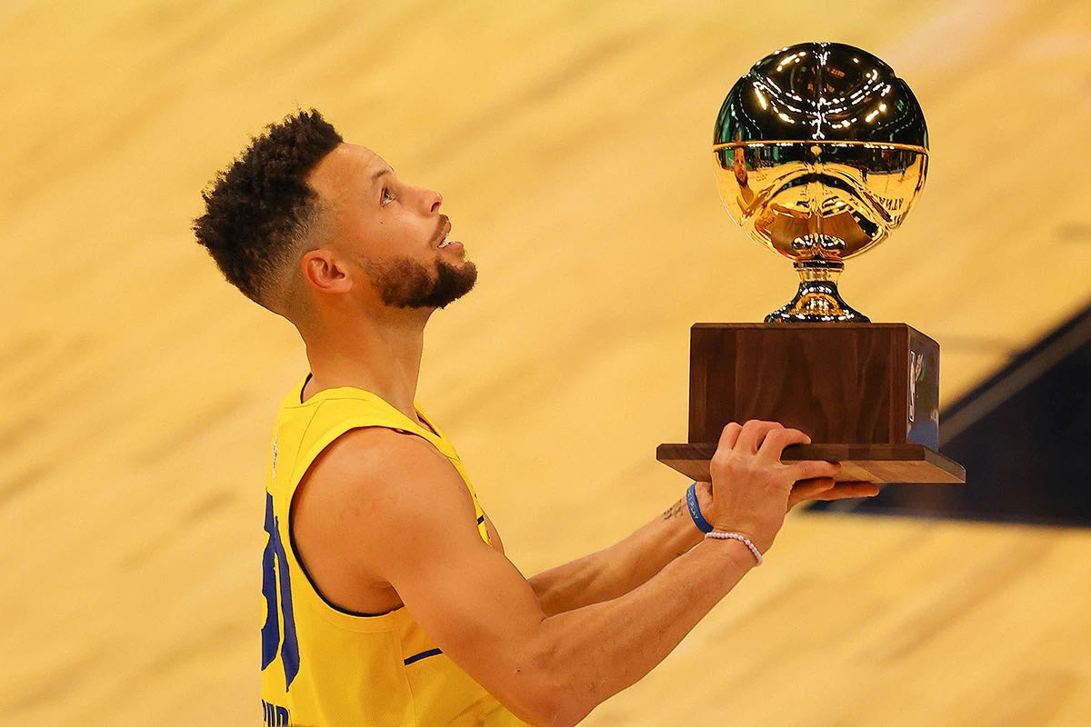 包含转折点莱比锡主帅复盘；NBA季后赛赛后攻防权衡；更衣室稳定；训练强度明显提升的词条