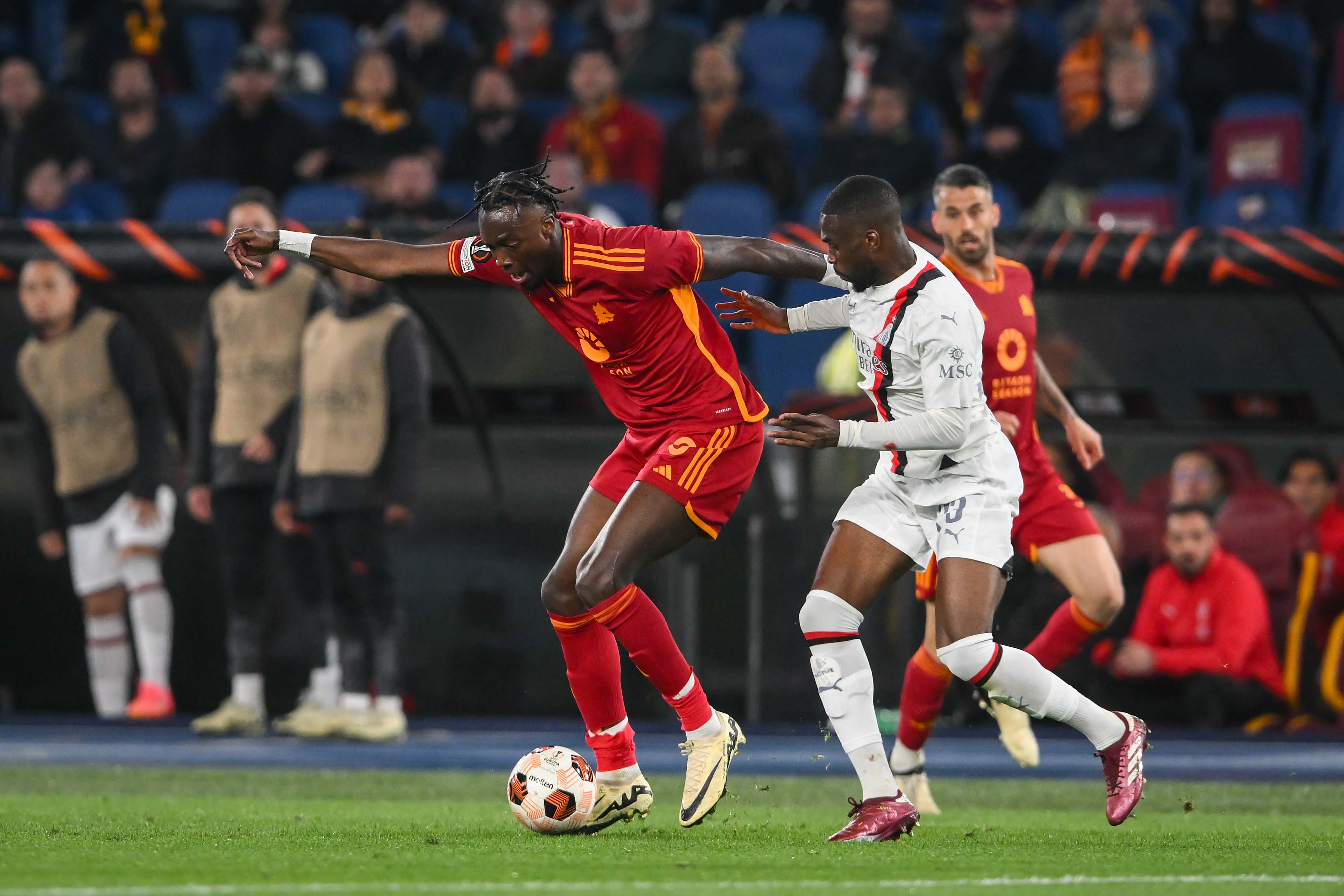 包含AC米兰发布备战花絮，加时末段队长鼓劲，意大利杯任务艰巨，训练强度明显提升的词条