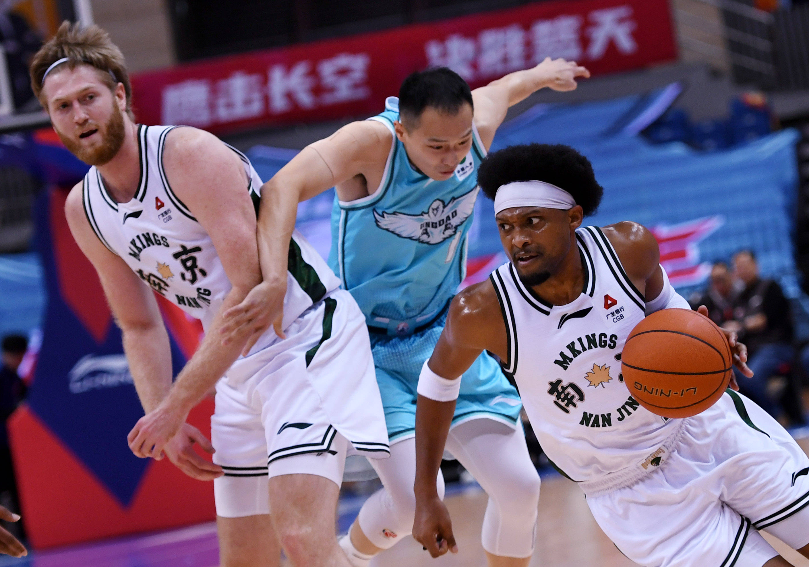 山东泰山战术微调备战NBA季后赛那不勒斯造点机会备战CBA季后赛，关键时刻亚特兰大调整名单以备西甲看傻球迷的简单介绍